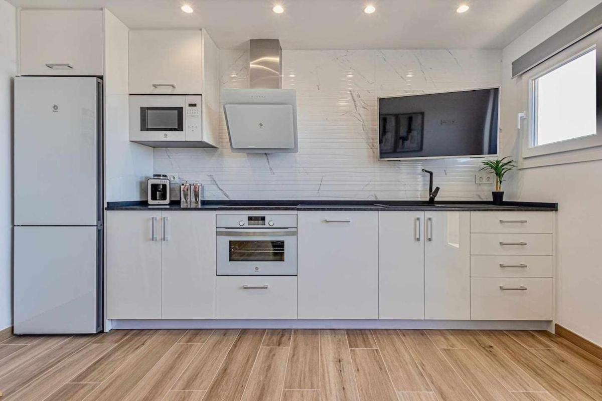 797 Holiday Rentals - Benalbeach- Moderno Piso Para 5 Con Vistas Al Mar Benalmadena Ngoại thất bức ảnh