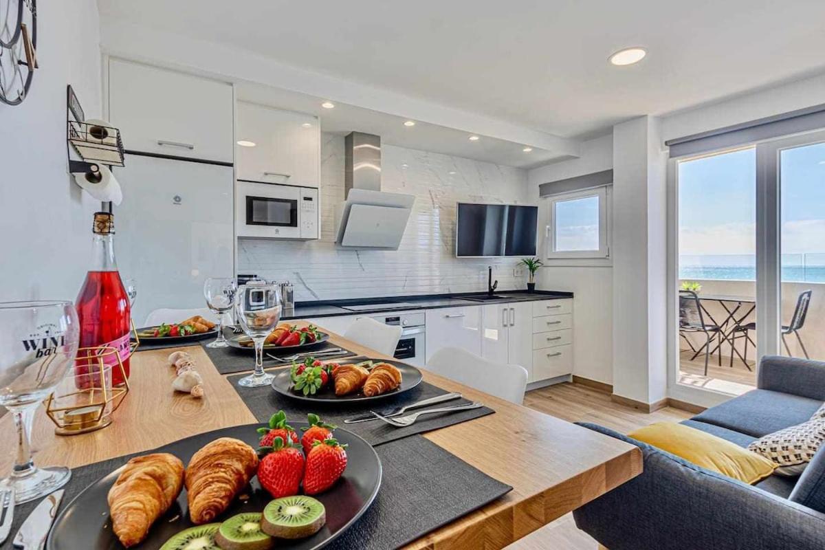 797 Holiday Rentals - Benalbeach- Moderno Piso Para 5 Con Vistas Al Mar Benalmadena Ngoại thất bức ảnh