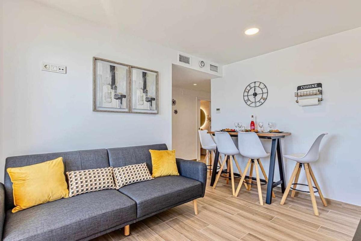 797 Holiday Rentals - Benalbeach- Moderno Piso Para 5 Con Vistas Al Mar Benalmadena Ngoại thất bức ảnh