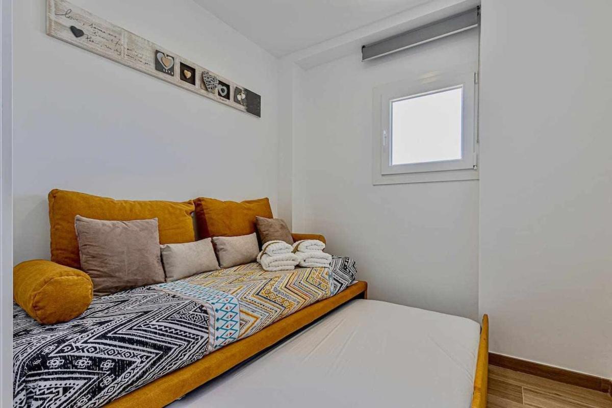 797 Holiday Rentals - Benalbeach- Moderno Piso Para 5 Con Vistas Al Mar Benalmadena Ngoại thất bức ảnh